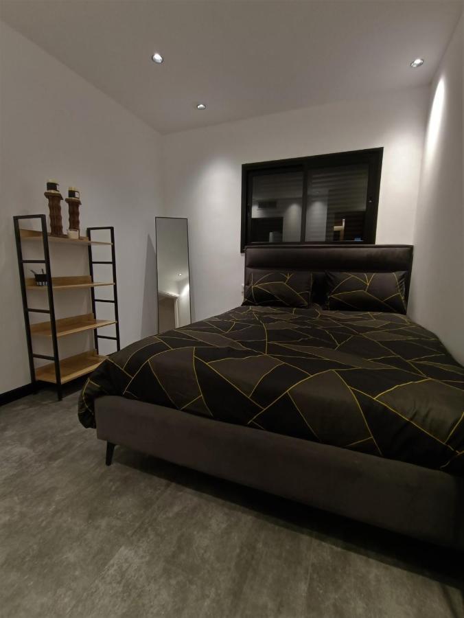 Luxury Aparment 5 Room 2 Minutes From The Beach บัตยัม ภายนอก รูปภาพ