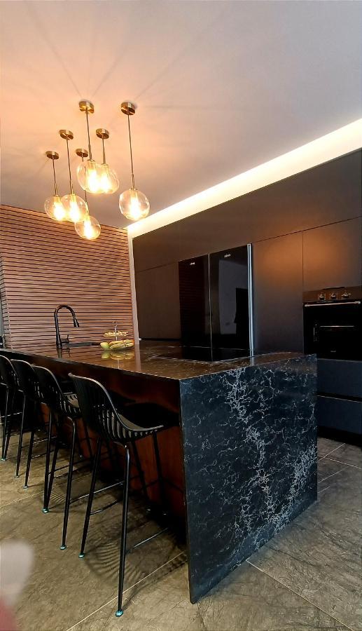 Luxury Aparment 5 Room 2 Minutes From The Beach บัตยัม ภายนอก รูปภาพ